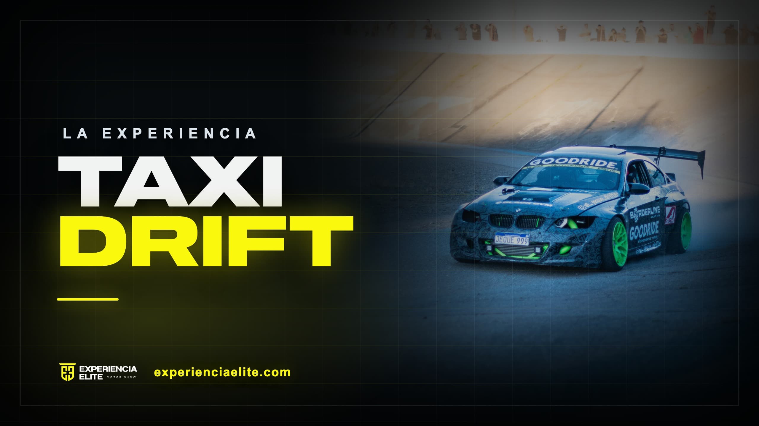 Auto de drift derrapando con humo en una pista de Experiencia Elite